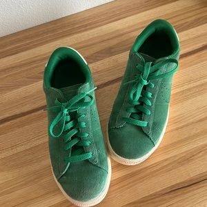 Item description
Vintage Nike Tennis Classic. 100% Nike. Pine Green Suede. Sz 6